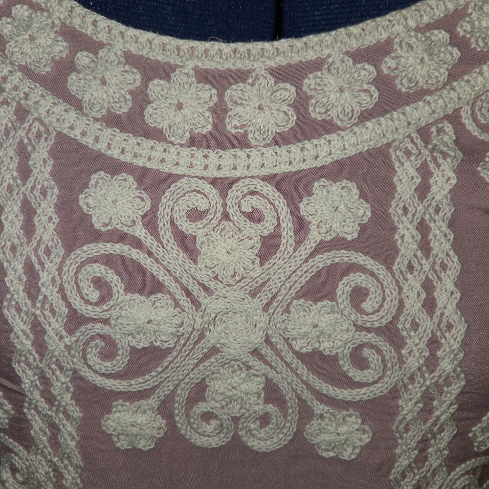 Elegant Embroidered Women's Blouse in Blush Pink - Picture 2 of 8